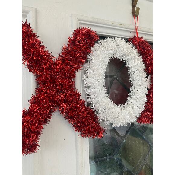 20” Red White Tinsel XOXO Valentines Day Wreath Door Hanger Swag Wall Decor - Picture 4 of 4